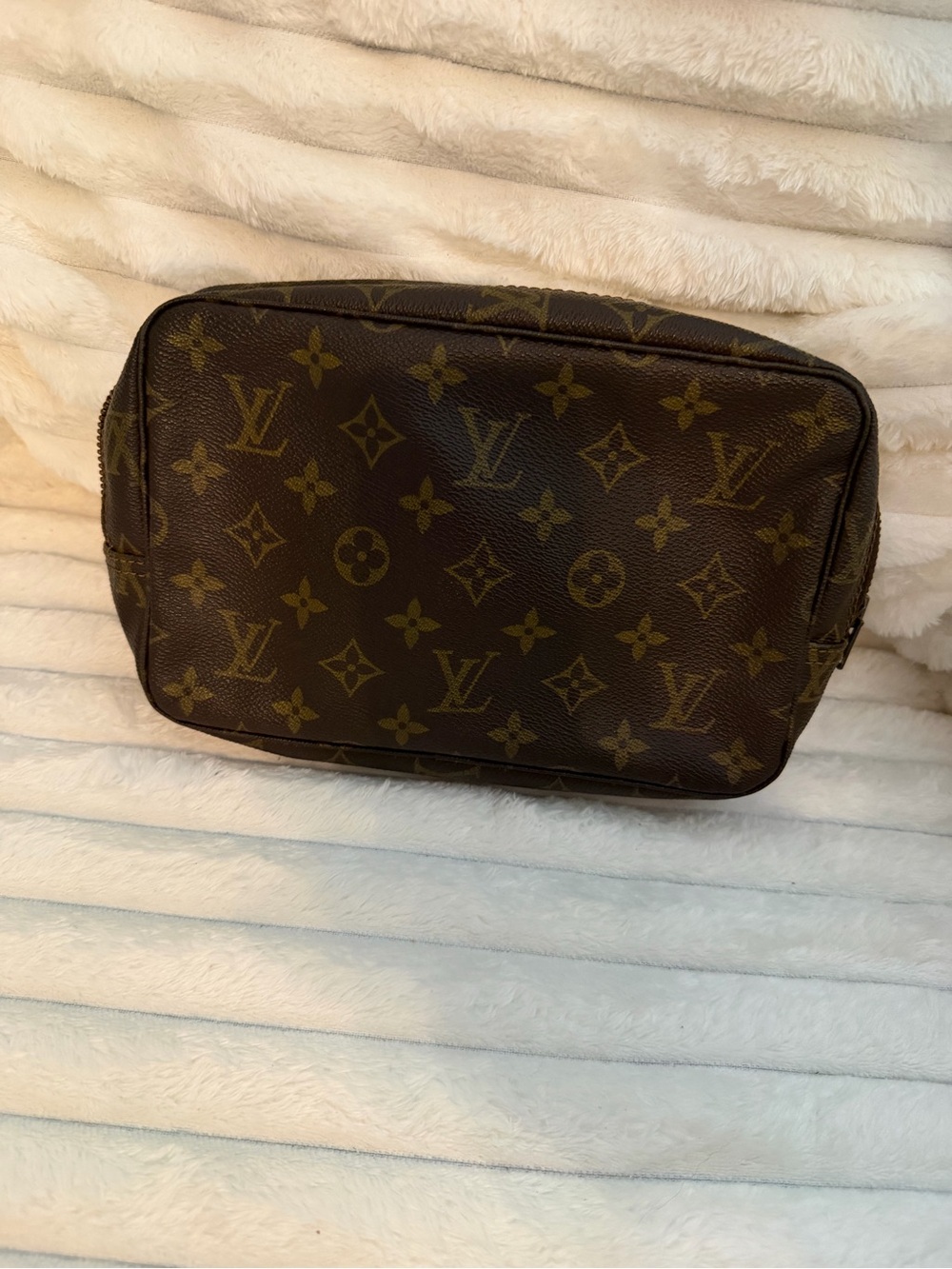 1983 RARE SIZE  Vintage Authentic Louis Vuitton Mono  Trousse Toilette 23 Pouch